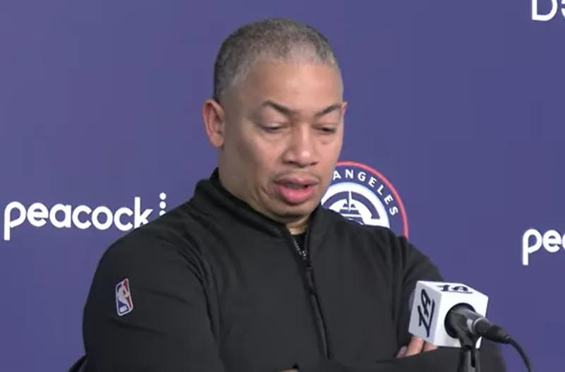 开云体育APP下载-胜湖人！泰伦卢采访沮丧不满判罚，多人爆赞祖巴茨，小卡主动担责