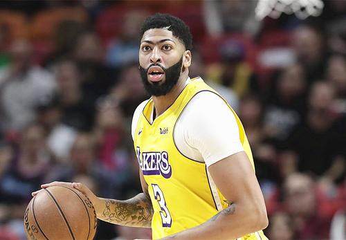 开云APP下载-沃格尔：缩减轮换的决定很难 戴维斯休息时间太少